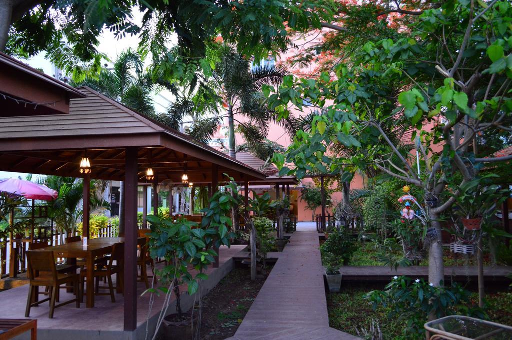 La Paillote Guest House Rayong Exterior photo